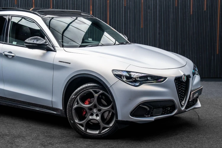 Vehicle Image 9