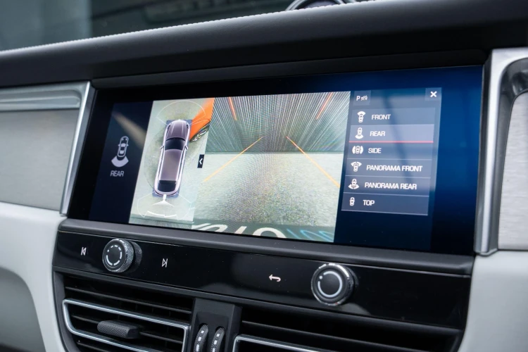 Vehicle Image 10