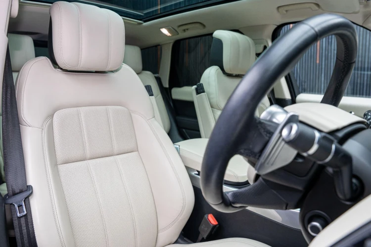 Vehicle Image 12