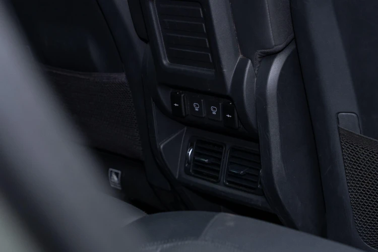 Vehicle Image 38