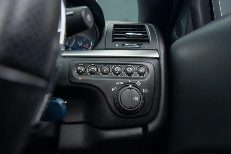Vehicle Image 32