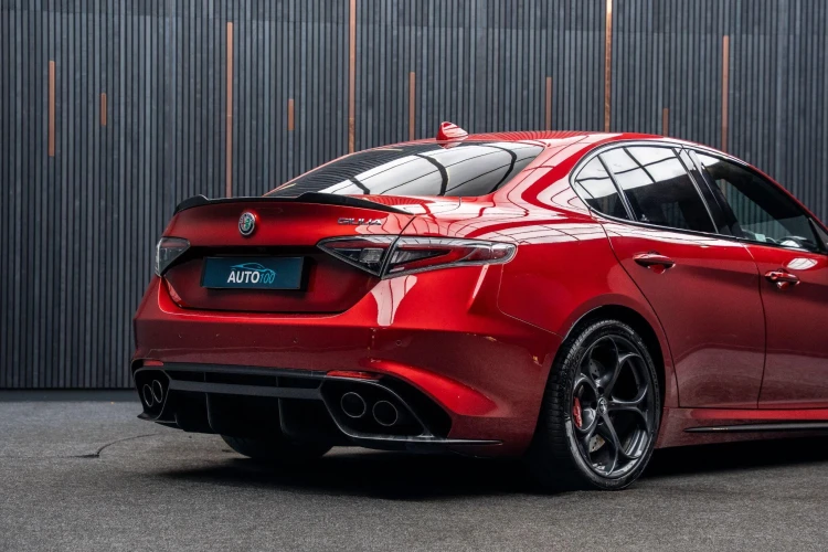 Vehicle Image 23