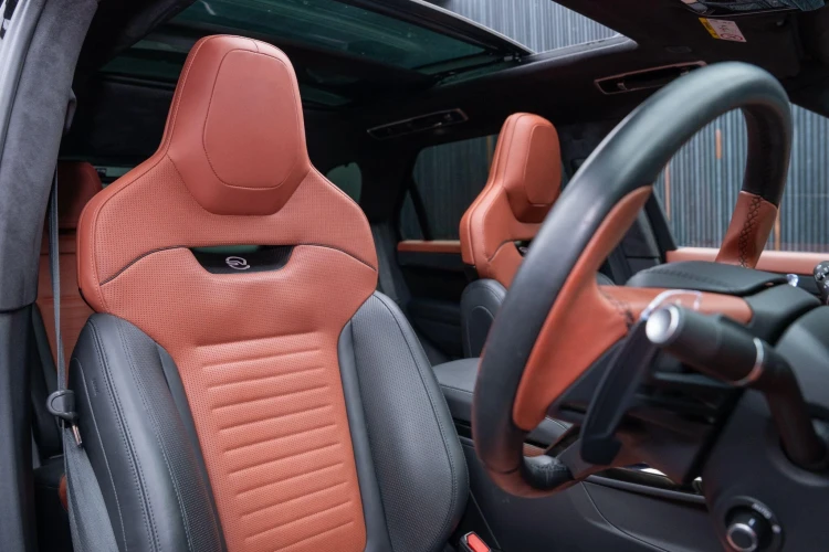 Vehicle Image 12