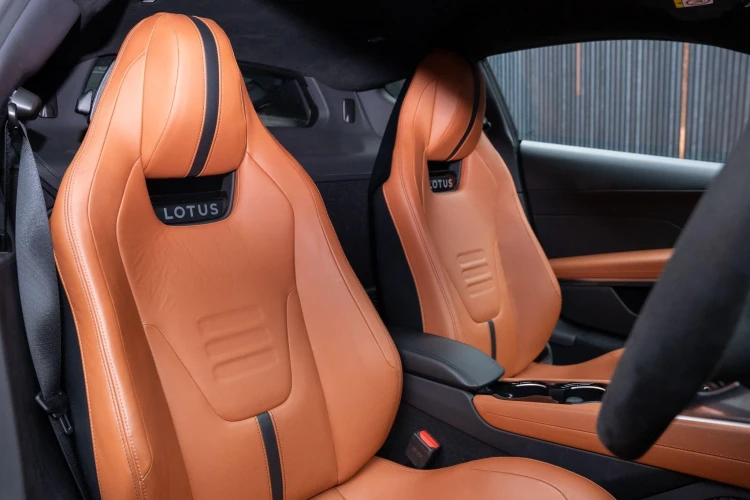 Vehicle Image 12