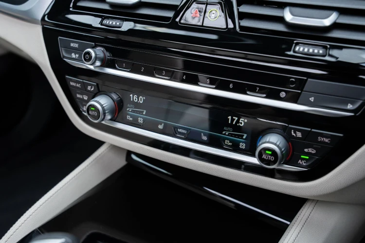 Vehicle Image 18