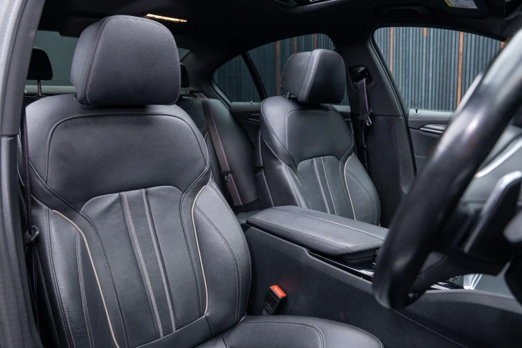 Vehicle Image 12