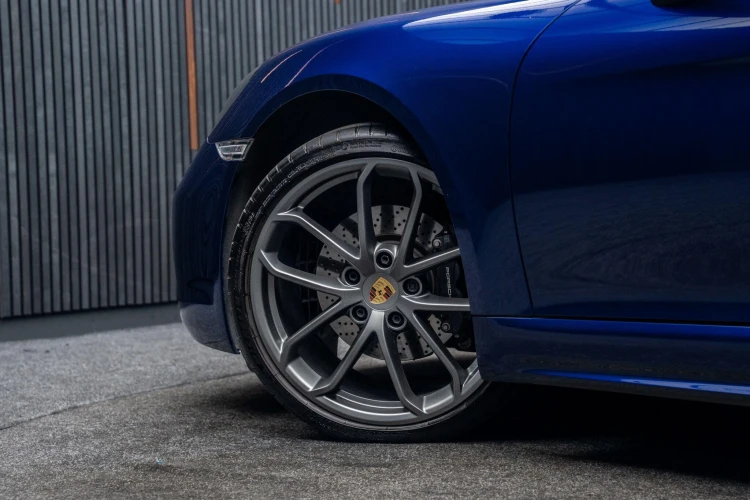 Vehicle Image 15