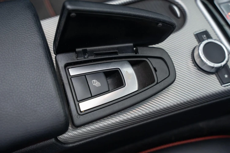 Vehicle Image 32