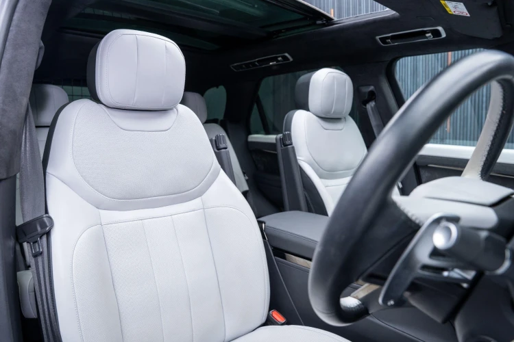 Vehicle Image 12