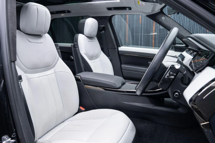 Vehicle Image 12