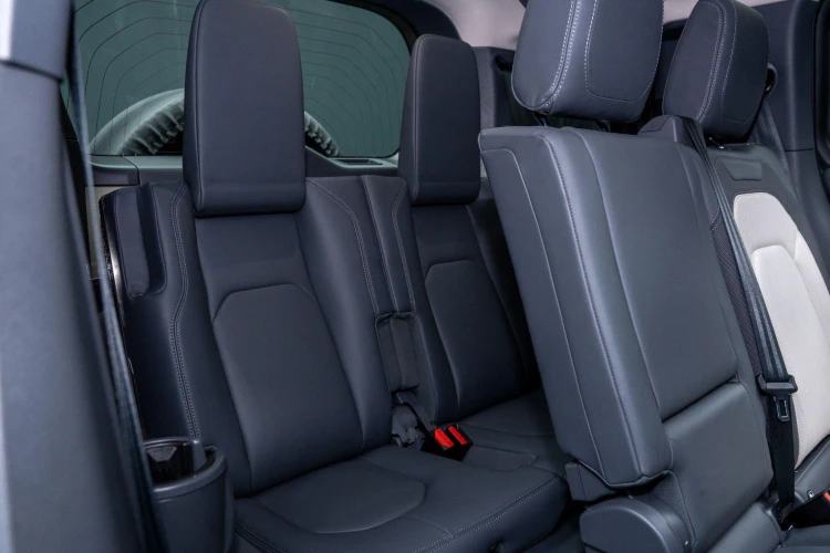 Vehicle Image 16