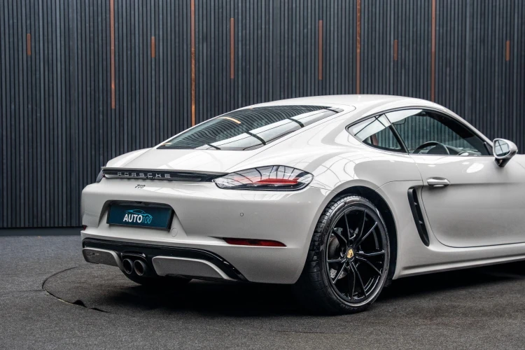 Vehicle Image 21