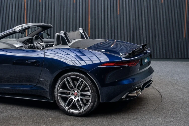 Vehicle Image 21