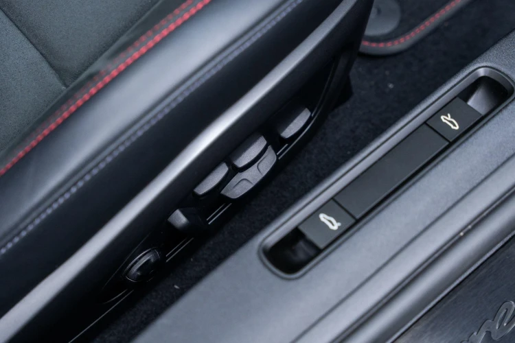 Vehicle Image 16