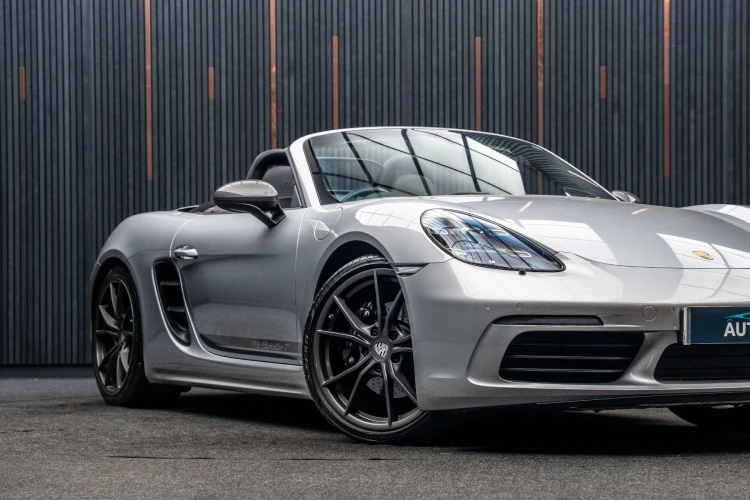 Vehicle Image 9