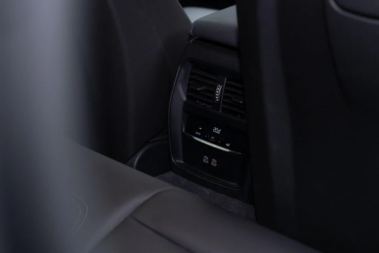 Vehicle Image 42