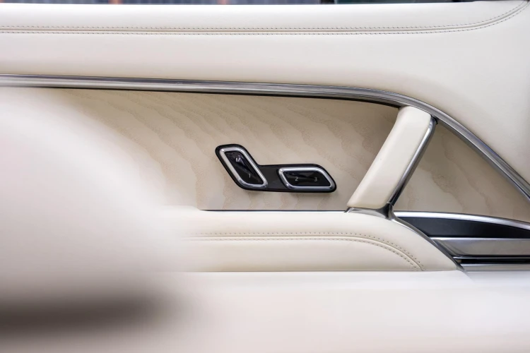 Vehicle Image 30