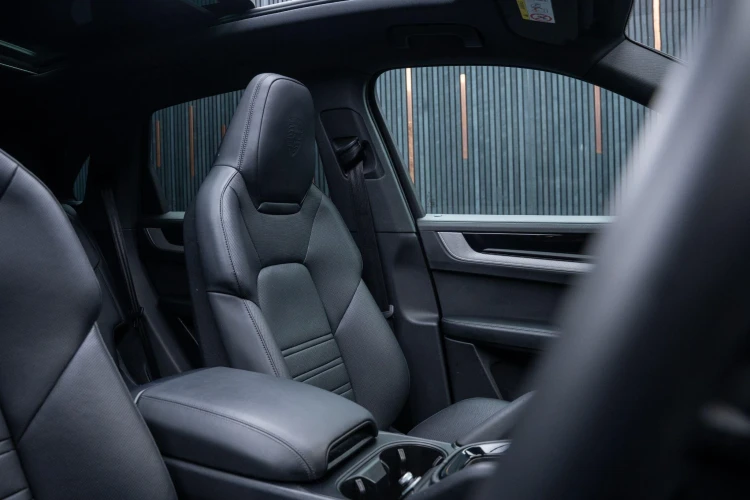 Vehicle Image 35