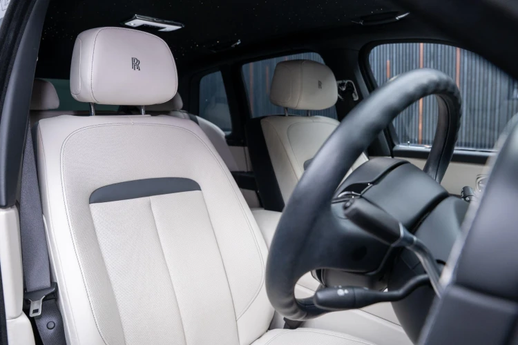Vehicle Image 12