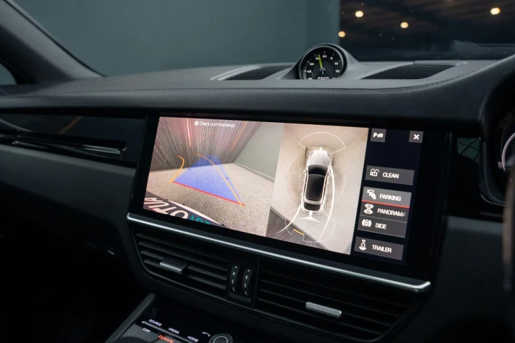 Vehicle Image 10