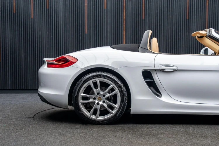 Vehicle Image 23