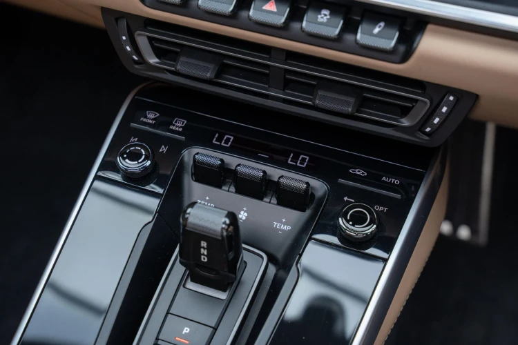 Vehicle Image 32