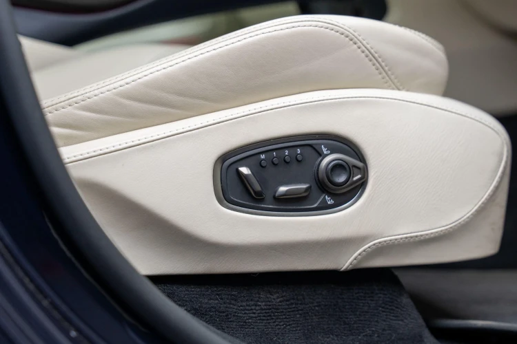 Vehicle Image 30