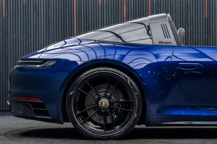Vehicle Image 21
