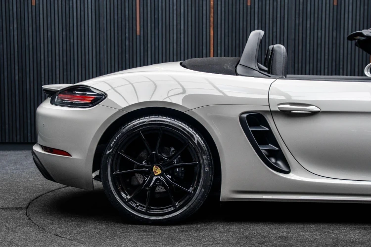 Vehicle Image 21