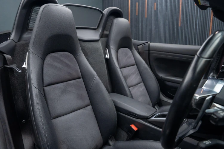 Vehicle Image 12