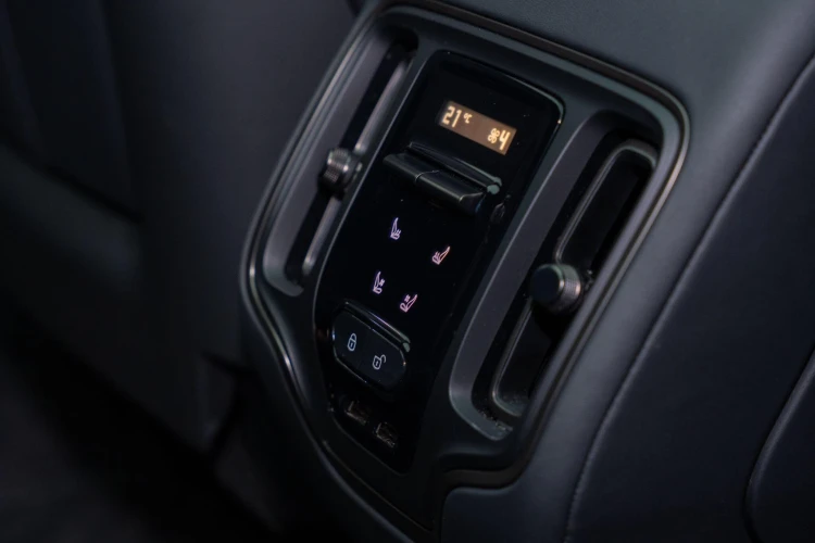 Vehicle Image 35