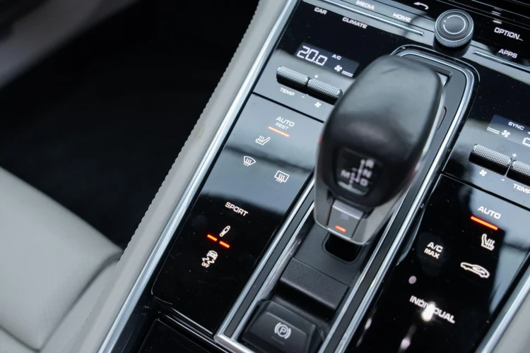 Vehicle Image 16