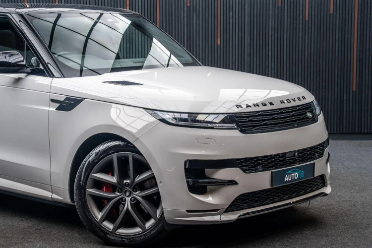 Vehicle Image 9