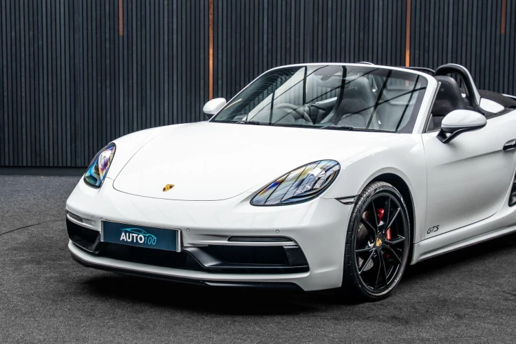 Vehicle Image 5