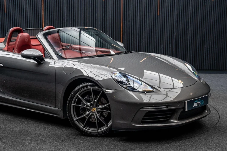 Vehicle Image 9