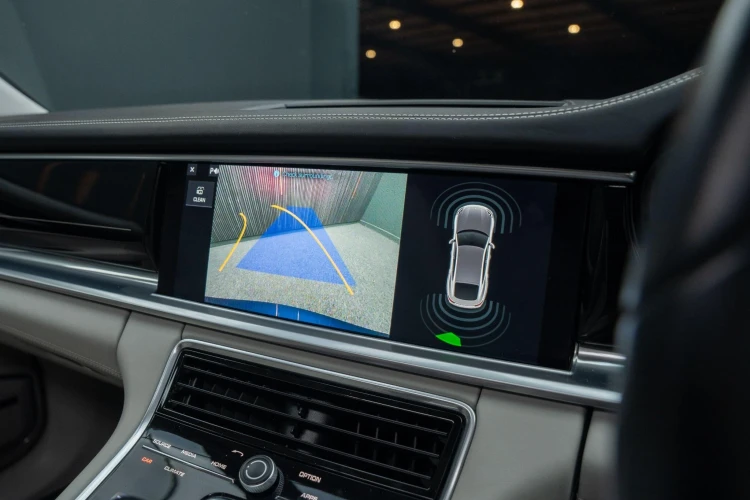 Vehicle Image 8