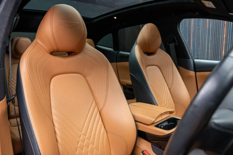 Vehicle Image 12
