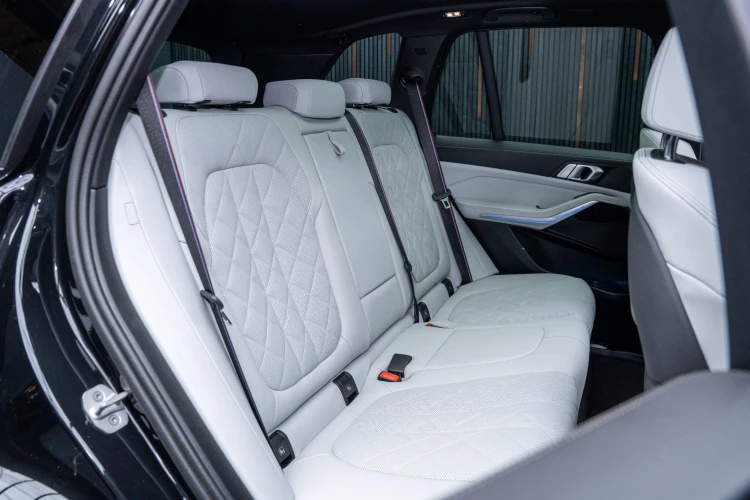 Vehicle Image 30
