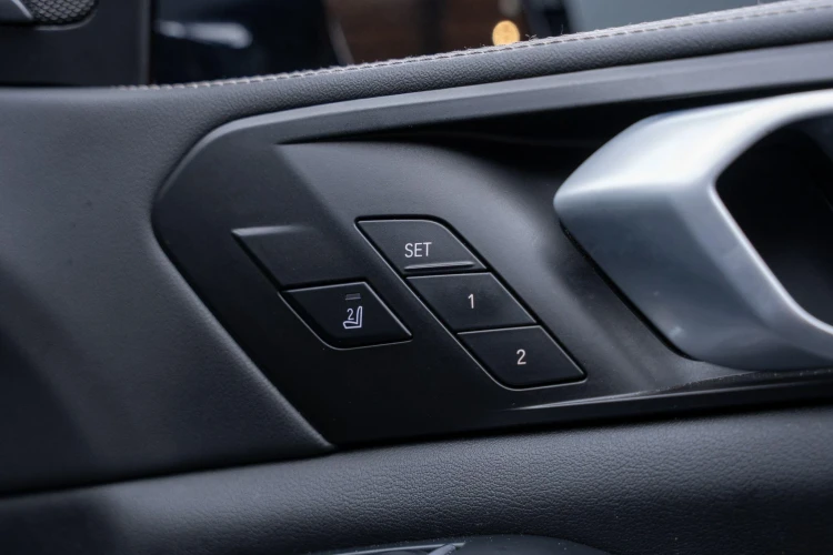 Vehicle Image 35