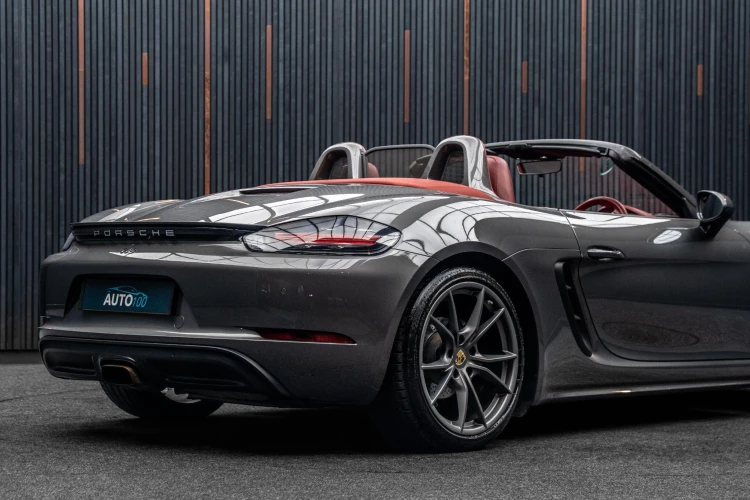 Vehicle Image 23