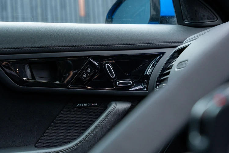 Vehicle Image 30