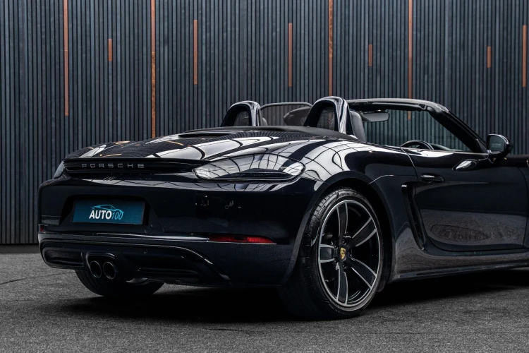 Vehicle Image 23