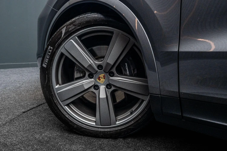 Vehicle Image 13