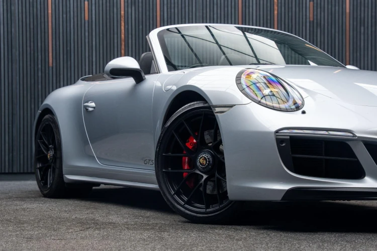 Vehicle Image 9