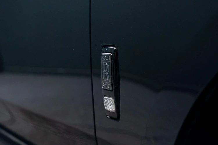 Vehicle Image 25