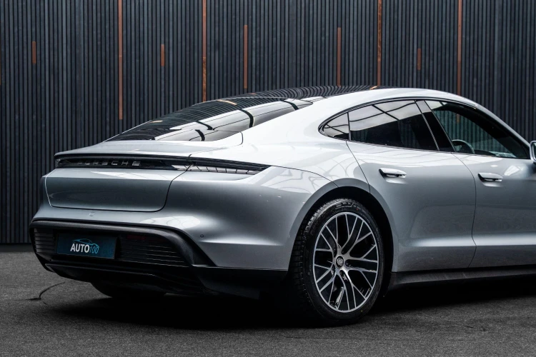 Vehicle Image 21
