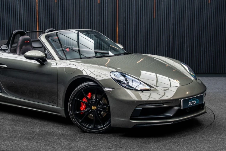 Vehicle Image 9