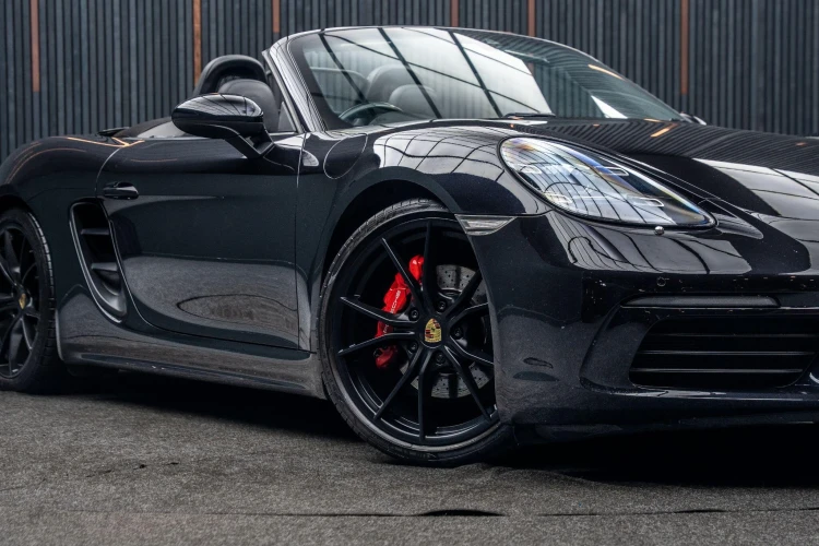 Vehicle Image 9