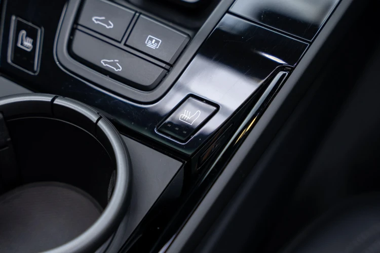 Vehicle Image 30