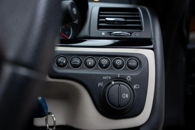 Vehicle Image 39